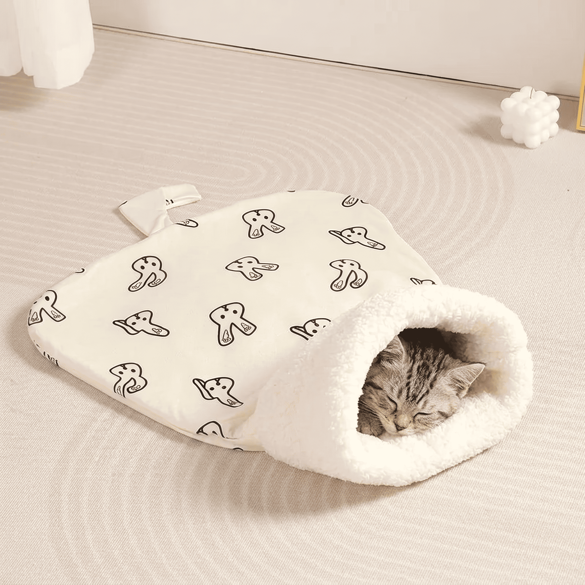 Cozy Cat Sleeping Bag - Soft, Fluffy & Warm Nest for Kittens and Puppies